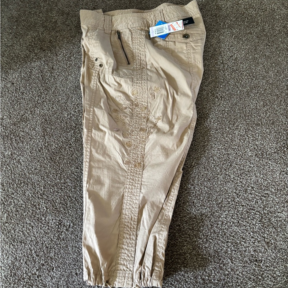 (2) Capri Casual Pants NWT Size 6P and Chocolate Brown Capri Size 6P